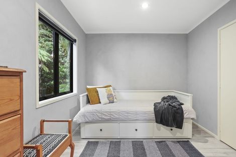 Photo of property in 19 Cascade Avenue, Waiatarua, Auckland, 0604