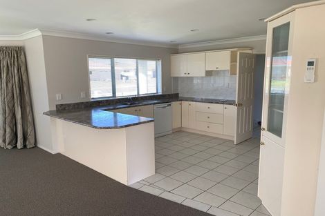 Photo of property in 162 Lakeside Drive, Orewa, 0931