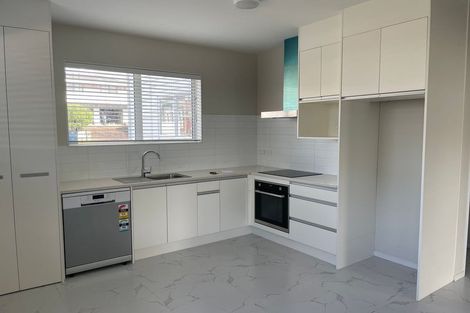 Photo of property in 77 Granville Drive, Massey, Auckland, 0614