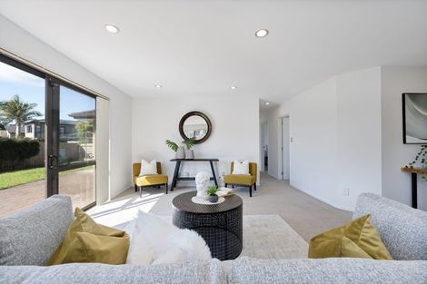 Photo of property in 33 South Kensington Way, Henderson, Auckland, 0612