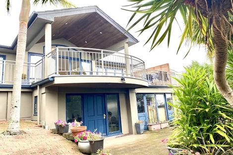 Photo of property in 473 East Coast Road, Murrays Bay, Auckland, 0630