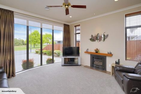 Photo of property in 36 Titirangi Crescent, Parklands, Christchurch, 8083