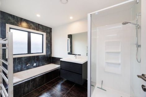 Photo of property in 30 Atlantic Drive, Fitzherbert, Palmerston North, 4410