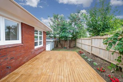 Photo of property in 3/166 East Coast Road, Forrest Hill, Auckland, 0620