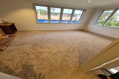 Photo of property in 32 Fruitvale Road, New Lynn, Auckland, 0600