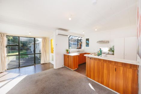 Photo of property in 21 Edgeware Road, Palmerston North, 4410