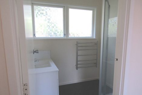 Photo of property in 1/12 Vonnell Place, Birkdale, Auckland, 0626