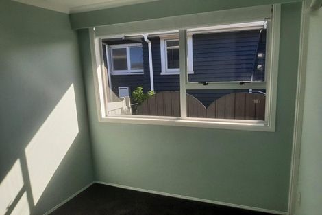 Photo of property in 35 Nevada Drive, Merrilands, New Plymouth, 4312