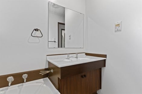 Photo of property in 1/5 Colleen Norma Place, Half Moon Bay, Auckland, 2012