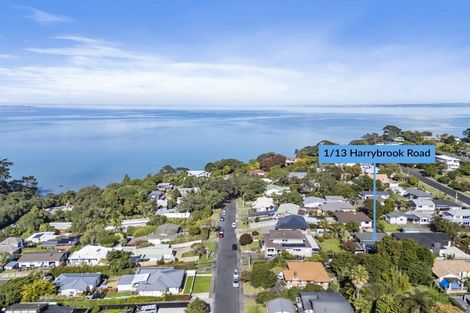 Photo of property in 1/13 Harrybrook Road, Green Bay, Auckland, 0604