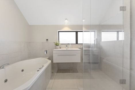 Photo of property in 14 Hanmer Place, Highbury, Palmerston North, 4412