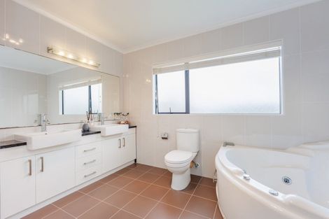 Photo of property in 8 Mulu Place, Fairview Heights, Auckland, 0632