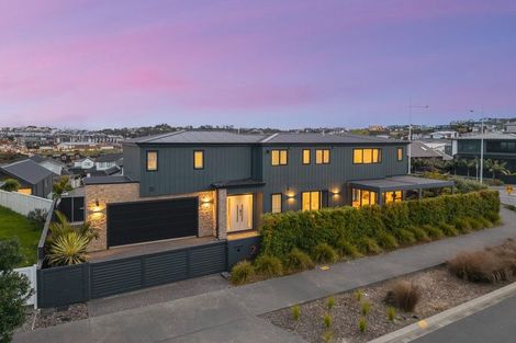 Photo of property in 2 Hanikura Street, Long Bay, Auckland, 0630