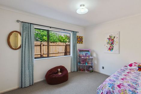 Photo of property in 27 Quadrant Heights, Paraparaumu, 5032