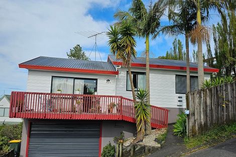 Photo of property in 2/30 Barbados Drive, Unsworth Heights, Auckland, 0632
