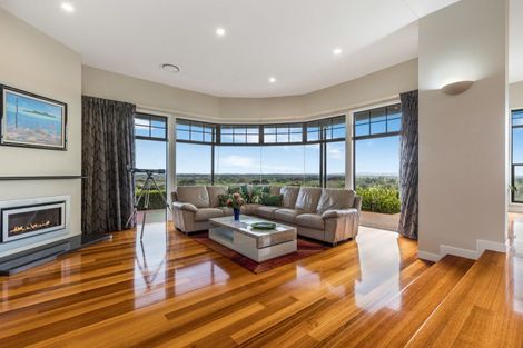 Photo of property in 39 Harry Dreadon Road, Opaheke, Papakura, 2584