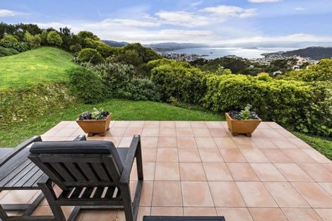 Photo of property in 32 Ashton Fitchett Drive, Brooklyn, Wellington, 6021