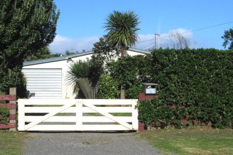 Photo of property in 33 Kiharoa Street, Otaki Beach, Otaki, 5512