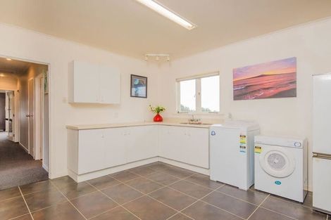 Photo of property in 2/1a Helga Crescent, Te Atatu Peninsula, Auckland, 0610