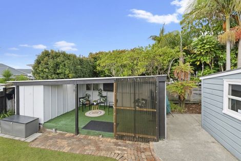 Photo of property in 147 Queen Street, Northcote Point, Auckland, 0627