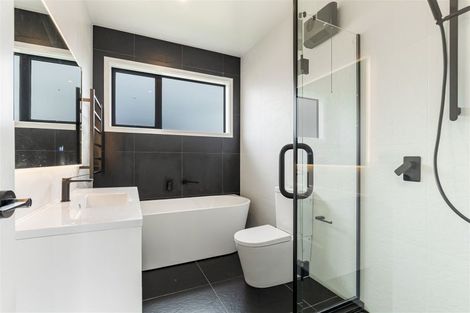 Photo of property in 8 Cutfield Lane, Kumeu, 0810