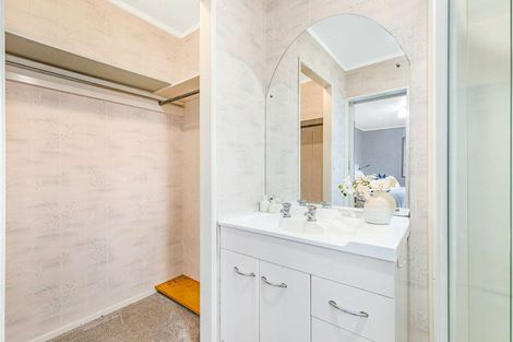 Photo of property in 10 Gemini Place, Kawaha Point, Rotorua, 3010