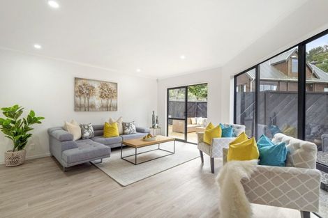 Photo of property in 2 Stitchbird Close, Murrays Bay, Auckland, 0630