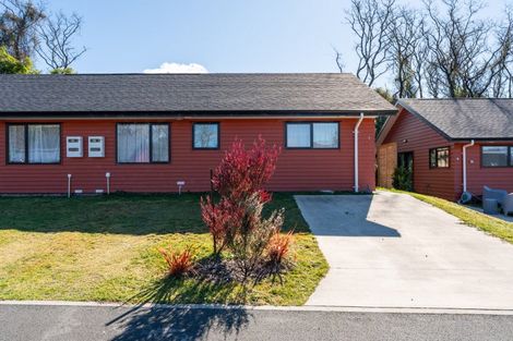 Photo of property in 7 Winnie Close, Acacia Bay, Taupo, 3330
