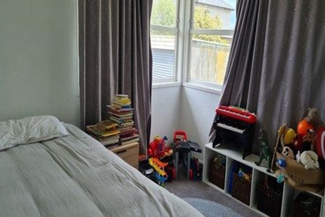 Photo of property in 2/124 Te Atatu Road, Te Atatu South, Auckland, 0610