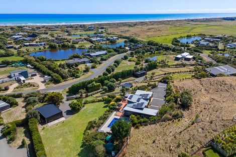 Photo of property in 36 Raukawa Road, Peka Peka, Waikanae, 5391