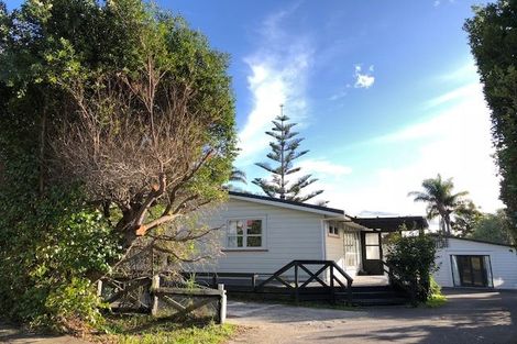 Photo of property in 18 Raphael Place, West Harbour, Auckland, 0618