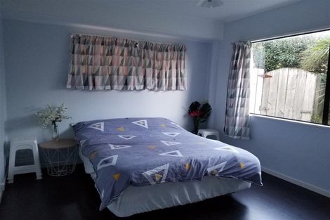 Photo of property in 138 Aviemore Drive, Highland Park, Auckland, 2010