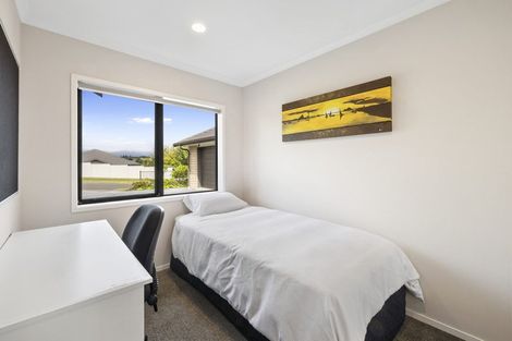 Photo of property in 12 Anderson Way, Highlands Park, New Plymouth, 4312