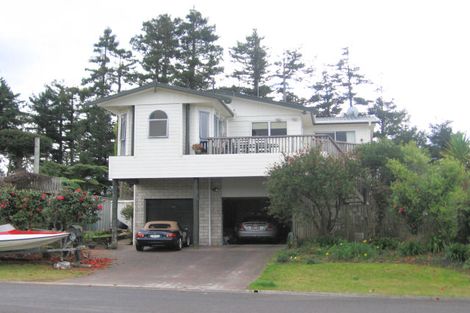 Photo of property in 115 Chevron Crescent, Whangamata, 3620
