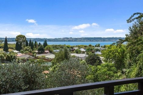 Photo of property in 11 Rika Place, Kawaha Point, Rotorua, 3010