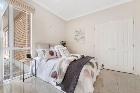 Photo of property in 35 Mccahill Views, Botany Downs, Auckland, 2010