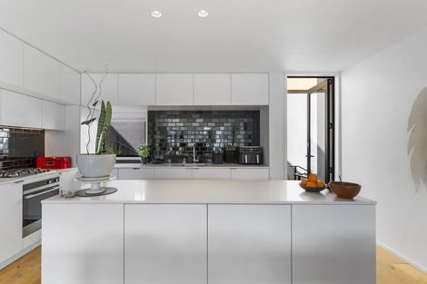 Photo of property in 81 Melbourne Road, Island Bay, Wellington, 6023