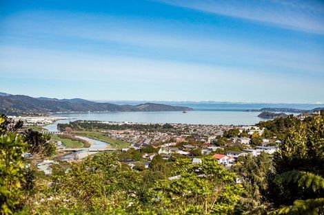 Photo of property in 73 Viewmont Drive, Harbour View, Lower Hutt, 5010