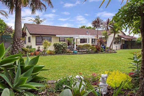 Photo of property in 9 Woodview Rise, Botany Downs, Auckland, 2010