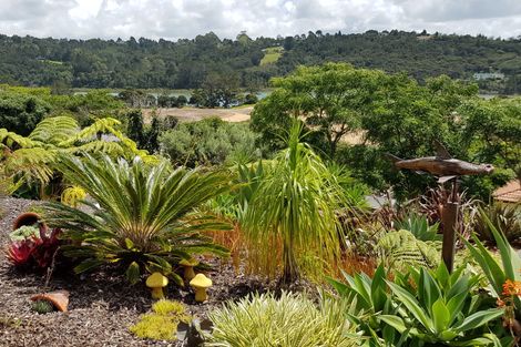 Photo of property in 215d Schnapper Rock Road, Schnapper Rock, Auckland, 0632