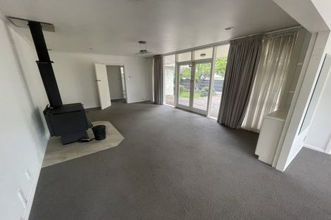 Photo of property in 2 Ilfracombe Place, Burnside, Christchurch, 8053