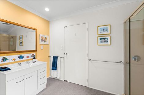 Photo of property in 2 Guthrie Road, Havelock North, 4130