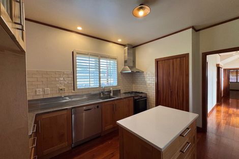 Photo of property in 41 Queensway, Three Kings, Auckland, 1024