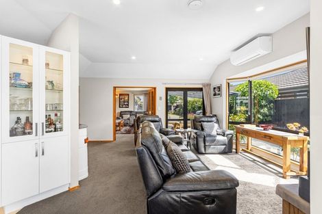 Photo of property in 142 Inwoods Close, Parklands, Christchurch, 8083