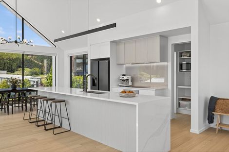 Photo of property in 6 Round Hill Rise, Cracroft, Christchurch, 8022