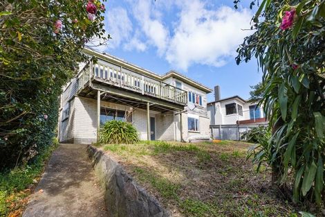 Photo of property in 11 South Road, Moturoa, New Plymouth, 4310