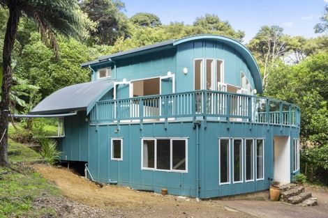Photo of property in 4 Okoka Road, Omiha, Waiheke Island, 1081