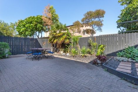 Photo of property in 9 Spalding Rise, Golflands, Auckland, 2013