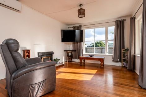 Photo of property in 43 Collins Road, Melville, Hamilton, 3206