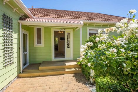 Photo of property in 121 Belvedere Avenue, Waikanae, 5036